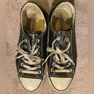 Black Classic Converse Low-Tops, Faux Leather finish, Women’s 9, Men’s 7